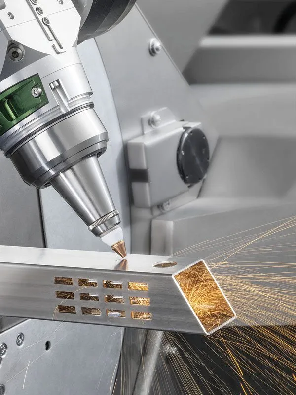 Découpe laser en action sur profilé