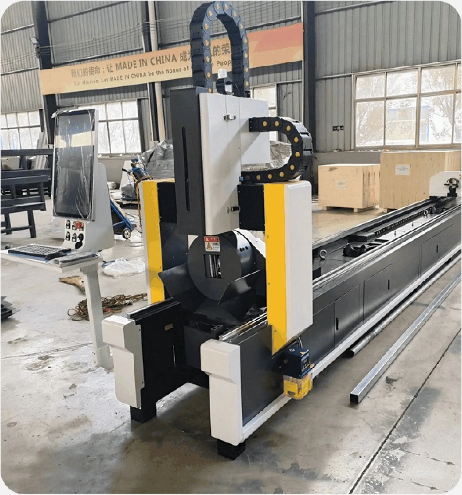 Laser fibre 3000 W, 6 axes — atelier Paco Laser